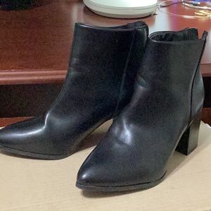 Pre-owned Slip on Boots with back zipper in black